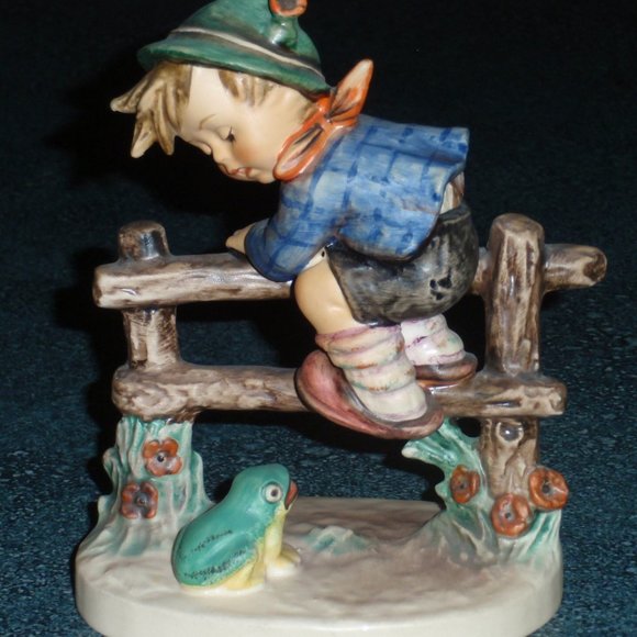 "Retreat To Safety" Goebel Hummel Figurine #201/I TMK5 - Boy On Fence With Frog! - Picture 8 of 10